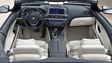 BMW Série 6 Cabriolet gris intérieur 3