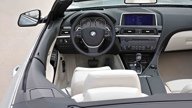 BMW Série 6 Cabriolet gris intérieur 5