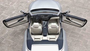 BMW Série 6 Cabriolet gris intérieur portes ouvertes