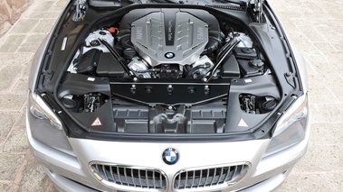 BMW Série 6 Cabriolet gris moteur
