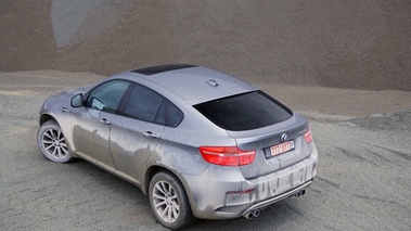 BMW X6 M anthracite 3/4 arrière gauche vue de haut