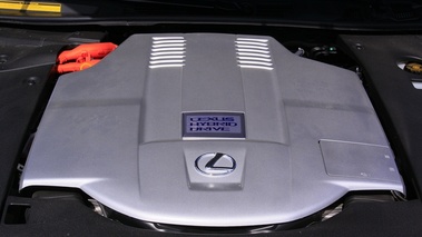 Lexus LS 600 Hybrid noire vue moteur.