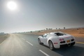 Bugatti Veyron blanc 3/4 arrière gauche penché