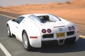 Bugatti Veyron blanc 3/4 arrière gauche travelling