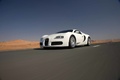 Bugatti Veyron blanc 3/4 avant gauche travelling penché