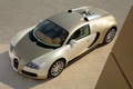 Bugatti Veyron doré/blanc 3/4 avant gauche vue de haut