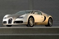 Bugatti Veyron doré/blanc 3/4 avant gauche