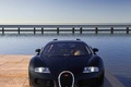 Bugatti Veyron noir face avant debout