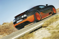 Bugatti Veyron Super Sport noir/orange 3/4 arrière droit filé penché 2