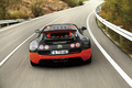 Bugatti Veyron Super Sport noir/orange face arrière travelling penché vue de haut 2