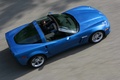 Chevrolet Corvette C6 Grand Sport bleu 3/4 arrière droit travelling penché vue de haut 2