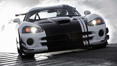 Dodge Viper SRT-10 ACR-X blanc/noir face avant penché