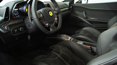 Ferrari 458 Italia noir intérieur
