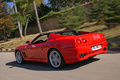 Ferrari 575 SuperAmerica rouge 3/4 arrière gauche travelling penché 4