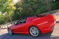Ferrari 575 SuperAmerica rouge 3/4 arrière gauche travelling penché