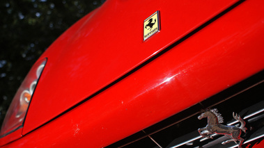 Ferrari 575 SuperAmerica rouge logos