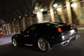 Ferrari 599 GTB Fiorano noir rue de Rivoli 3/4 arrière gauche travelling penché
