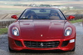 Ferrari 599 GTB Fiorano rouge vue de face.