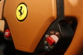 Ferrari 599 GTB Fiorano rouge vue détails volant.