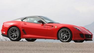 Ferrari 599 GTO - rouge/noir - profil