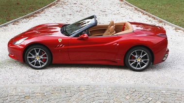 Ferrari California HELE rouge profil vue de haut