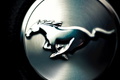 Ford Mustang GT noir logo volant