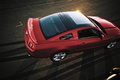 Ford Mustang GT rouge 3/4 arrière droit penché coupé vue de haut