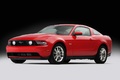 Ford Mustang GT rouge 3/4 avant gauche