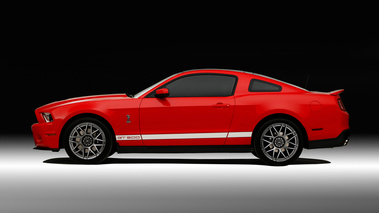 Shelby GT500 rouge profil