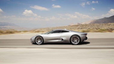 Jaguar C-X75 gris profil travelling