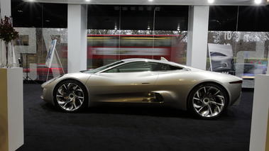 Jaguar C-X75 - London - profil