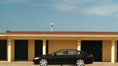  Jaguar XFR noire Deauville Statique colonnes