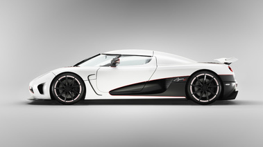 Koenigsegg Agera R - blanche - profil 2