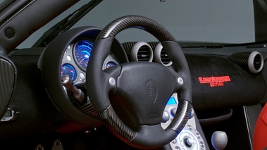 Koenigsegg CCXR carbone tableau de bord debout