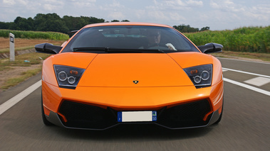 Lamborghini Murcielago LP670-4 SV orange face avant travelling