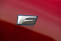 Lexus IS-F rouge logo aile