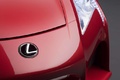 Lexus LF-A Roadster rouge calandre debout