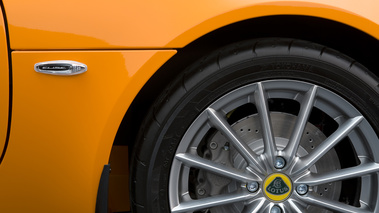 Lotus Elise 2011 - orange - détail, aile + roue