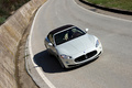 Maserati GranCabrio blanc 3/4 avant droit capoté filé penché vue de haut