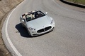 Maserati GranCabrio blanc 3/4 avant droit filé penché vue de haut