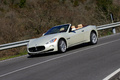 Maserati GranCabrio blanc 3/4 avant gauche filé penché