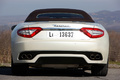 Maserati GranCabrio blanc face arrière capoté