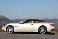 Maserati GranCabrio blanc profil capoté