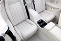 Maserati GranCabrio blanc sièges arrière debout