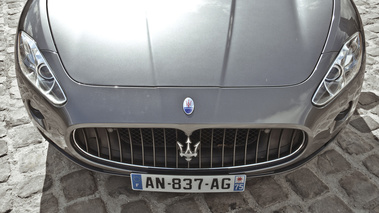 Maserati GranCabrio gris calandre vue de haut