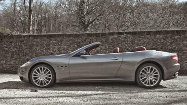Maserati GranCabrio gris profil