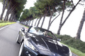 Maserati GranCabrio noir 3/4 avant droit travelling penché debout