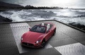 Maserati GranCabrio Sport rouge 3/4 avant gauche vue de haut