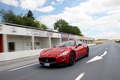 Maserati GranTurismo MC SportLine rouge 3/4 avant gauche travelling penché
