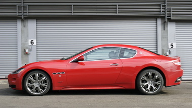 Maserati GranTurismo rouge Statique 3